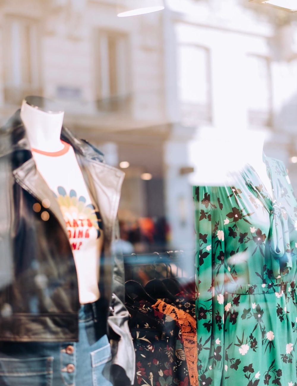 retail-shopping-in-paris-2024-10-15-09-02-27-utc.jpg