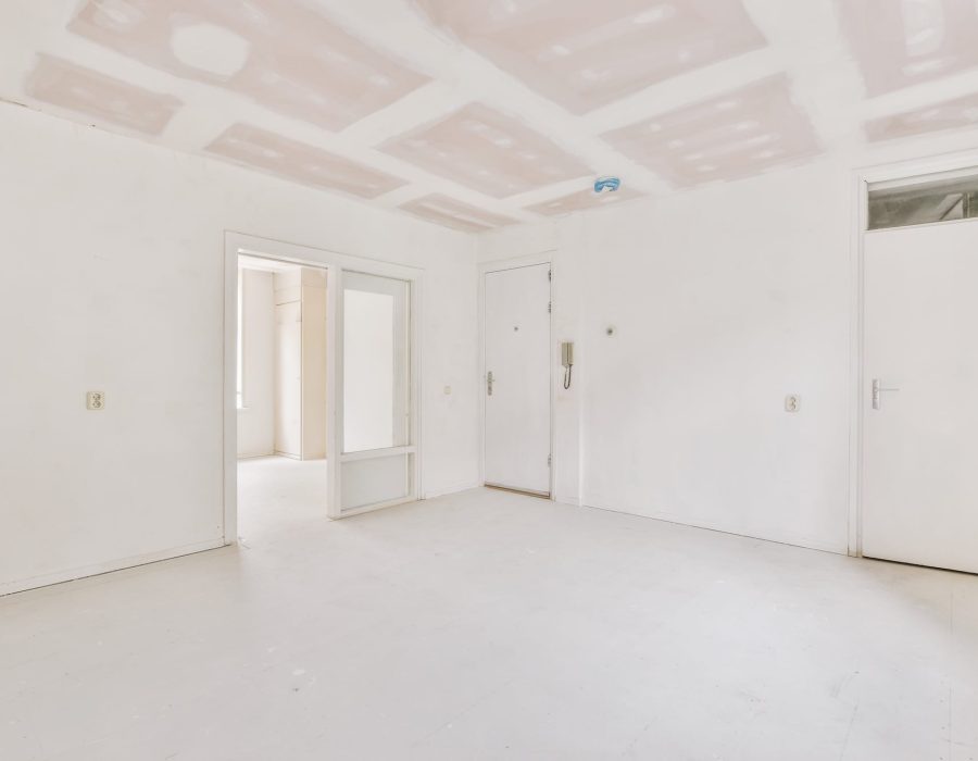 spacious-empty-room-2025-02-10-09-20-16-utc.jpg